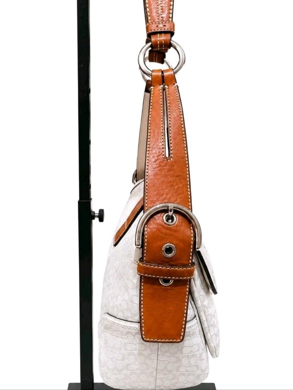 Vintage Coach White and Tan Jaquard Leather Shoulder Bag **NEAR MINT CONDITION** - Picture 3 of 16